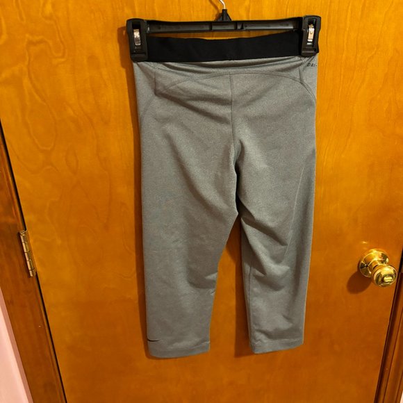 Nike Pro Dri-Fit Ladies’ Capri‎ Leggings - Size S - Picture 8 of 11